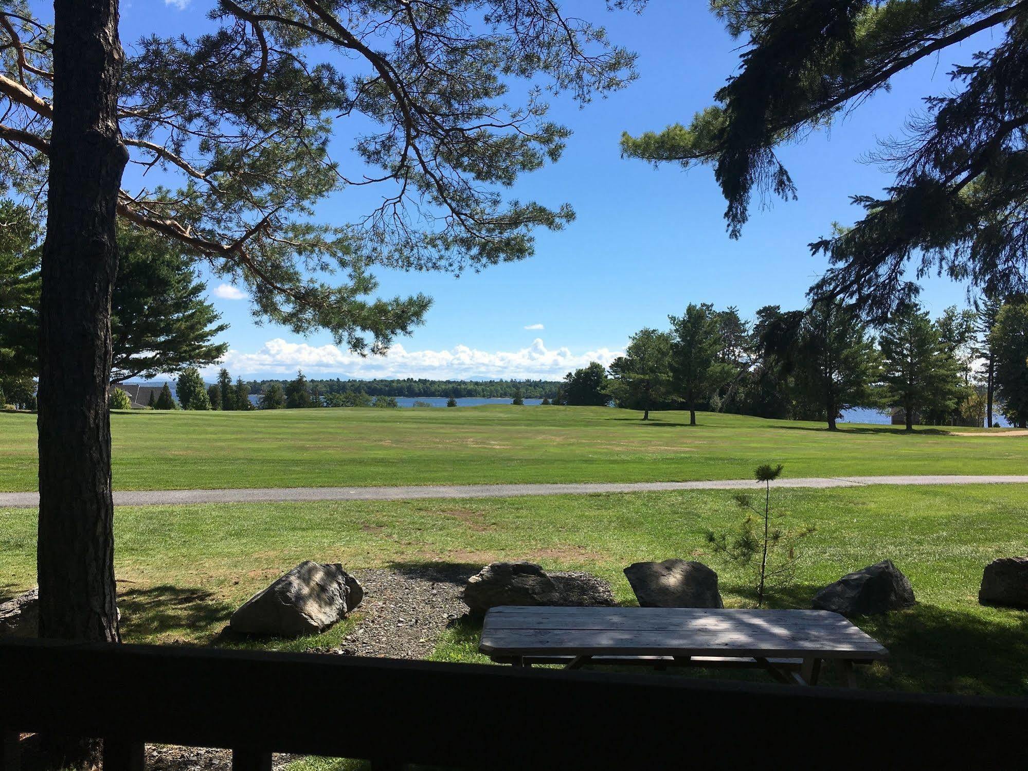Bluff Point Golf Resort Plattsburgh Bagian luar foto