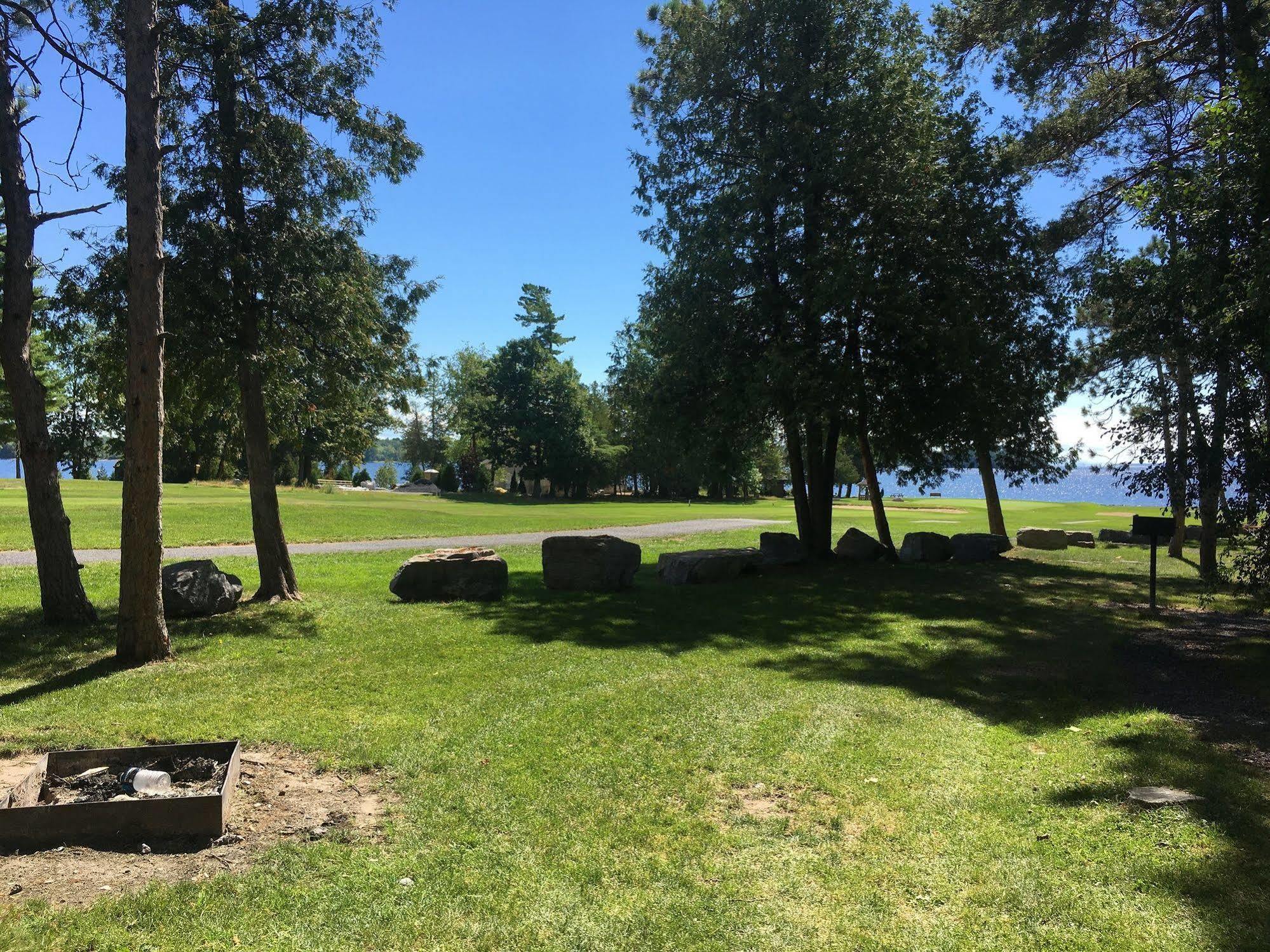 Bluff Point Golf Resort Plattsburgh Bagian luar foto